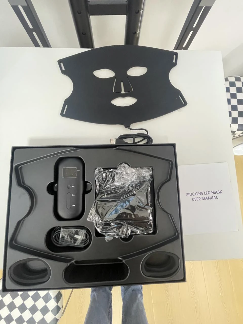 MASK-06 — LED Face Mask